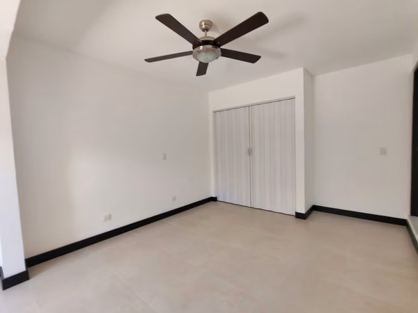 ALQUILER DE APARTAMENTO EN POZOS DE SANTA ANA INCLUYE SERVICIOS