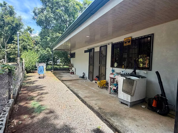 Casa de 2 cuartos con piscina, rancho y amplio terreno - A pocos minutos de la playa - Labrador, San Mateo, Alajuela