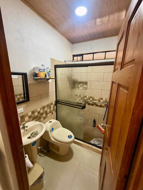 Casa de 2 cuartos con piscina, rancho y amplio terreno - A pocos minutos de la playa - Labrador, San Mateo, Alajuela