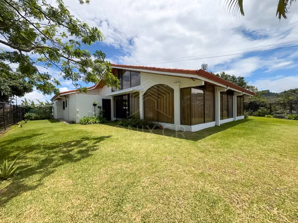 One Floor House for Rent in Pinares de Curridabat 4 rooms with Garden
