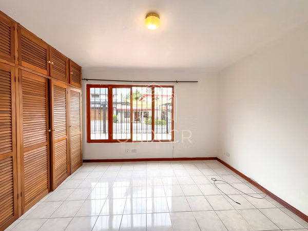 ALQUILER DE APARTAMENTO CON JARDÍN EN PRIMER PISO GRANADILLA, CURRIDABAT