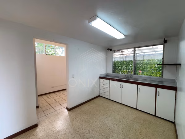 Apartamento en Primer Piso con Servicios Incluidos | Cristo de Sabanilla