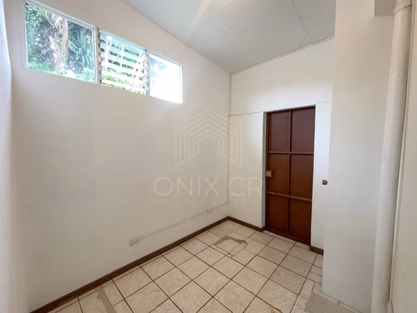 Apartamento en Primer Piso con Servicios Incluidos | Cristo de Sabanilla