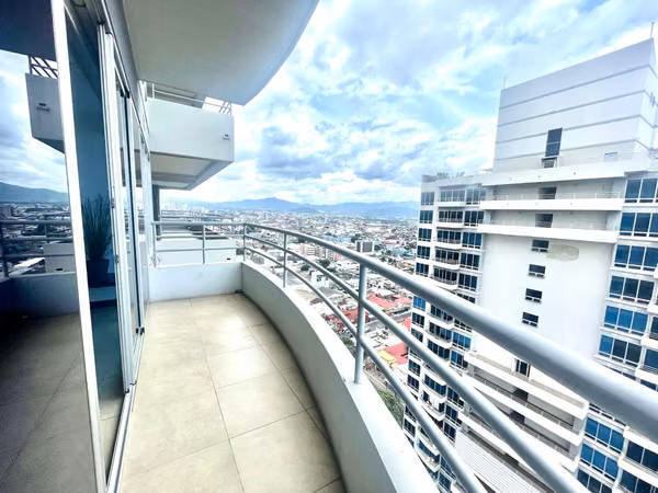 PASEO COLÓN APARTAMENTO AMOBLADO CON PARQUEO EN TORRE 70M2 DE DISEÑADOR