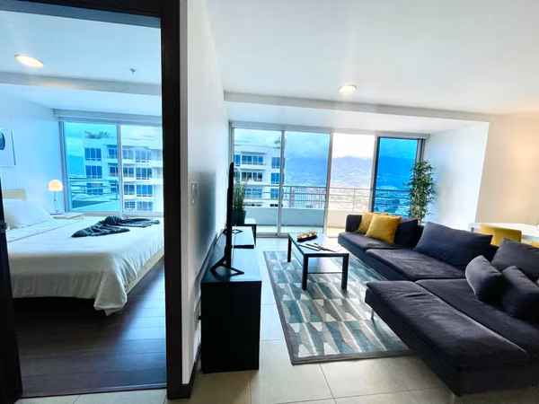 PASEO COLÓN APARTAMENTO AMOBLADO CON PARQUEO EN TORRE 70M2 DE DISEÑADOR