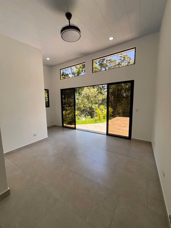 CASA MODERNA DE 3 HABITACIONES CON PISCINA PRIVADA PARA ESTRENAR EN ATENAS
