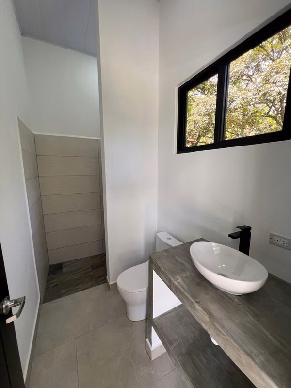 CASA MODERNA DE 3 HABITACIONES CON PISCINA PRIVADA PARA ESTRENAR EN ATENAS