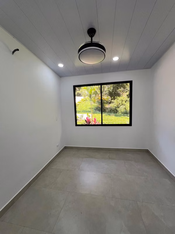 CASA MODERNA DE 3 HABITACIONES CON PISCINA PRIVADA PARA ESTRENAR EN ATENAS