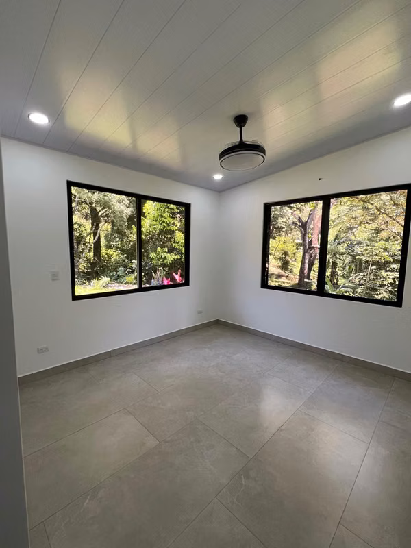 CASA MODERNA DE 3 HABITACIONES CON PISCINA PRIVADA PARA ESTRENAR EN ATENAS