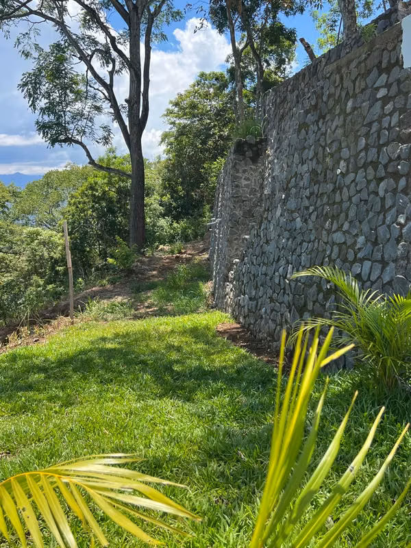 CASA MODERNA DE 3 HABITACIONES CON PISCINA PRIVADA PARA ESTRENAR EN ATENAS