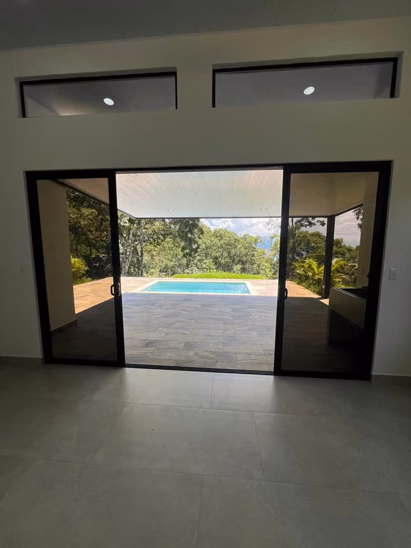 CASA MODERNA DE 3 HABITACIONES CON PISCINA PRIVADA PARA ESTRENAR EN ATENAS