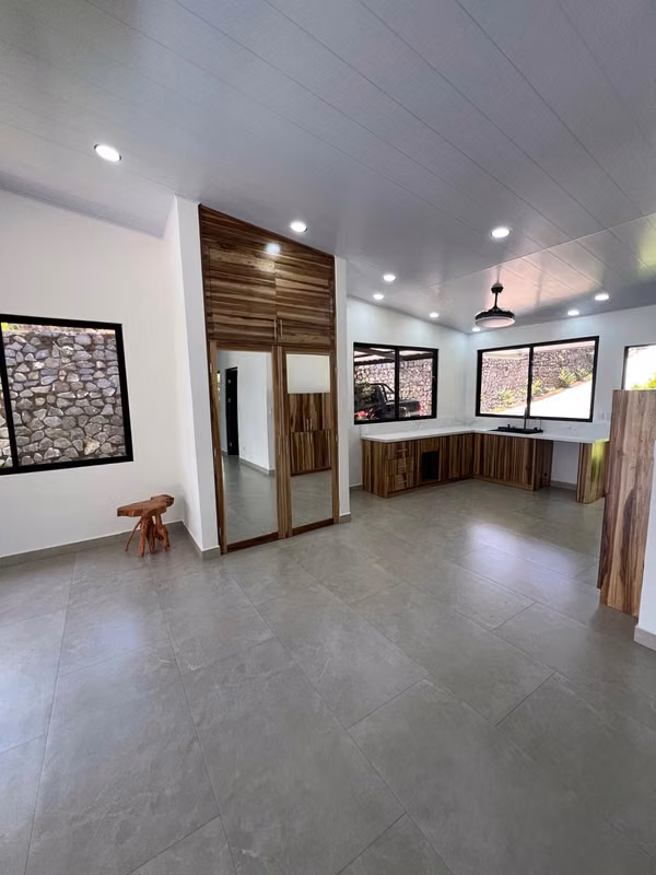 CASA MODERNA DE 3 HABITACIONES CON PISCINA PRIVADA PARA ESTRENAR EN ATENAS