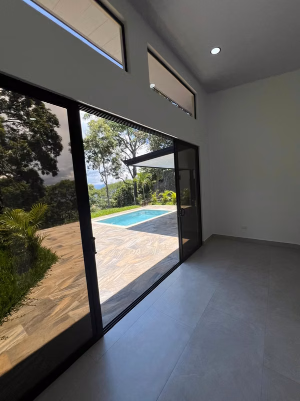 CASA MODERNA DE 3 HABITACIONES CON PISCINA PRIVADA PARA ESTRENAR EN ATENAS