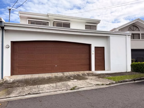 Casa en venta en San Pablo de Heredia | Urbanización Compostela