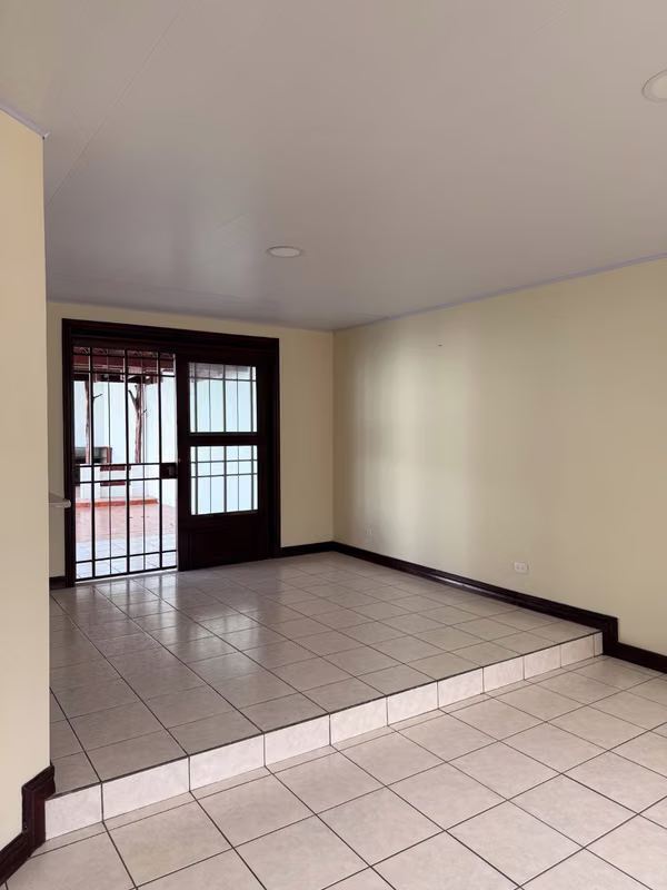 Casa en venta en San Pablo de Heredia | Urbanización Compostela