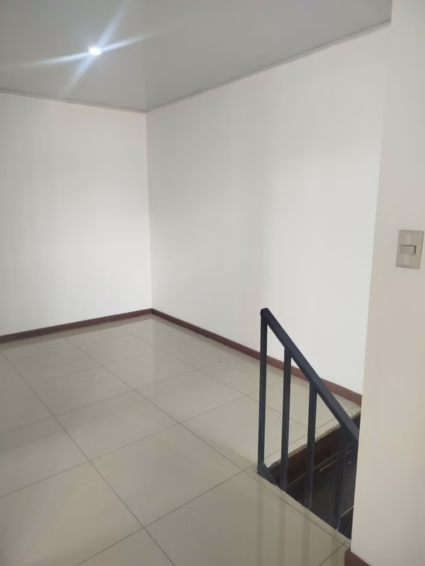 ¡APARTAMENTO EN RENTA DE 2 NIVELES | CERCA DE LA EMBAJADA AMERICANA!  Rohrmoser.