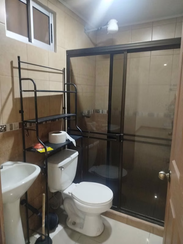 ¡APARTAMENTO EN RENTA DE 2 NIVELES | CERCA DE LA EMBAJADA AMERICANA!  Rohrmoser.