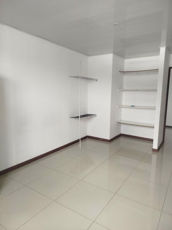 ¡APARTAMENTO EN RENTA DE 2 NIVELES | CERCA DE LA EMBAJADA AMERICANA!  Rohrmoser.