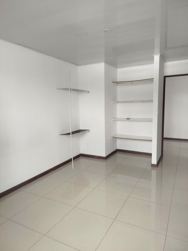 ¡APARTAMENTO EN RENTA DE 2 NIVELES | CERCA DE LA EMBAJADA AMERICANA!  Rohrmoser.