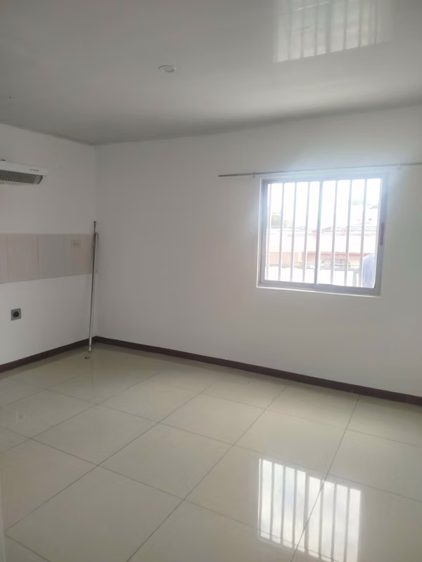 ¡APARTAMENTO EN RENTA DE 2 NIVELES | CERCA DE LA EMBAJADA AMERICANA!  Rohrmoser.