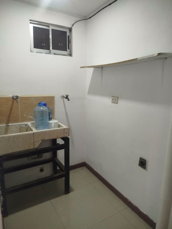 ¡APARTAMENTO EN RENTA DE 2 NIVELES | CERCA DE LA EMBAJADA AMERICANA!  Rohrmoser.