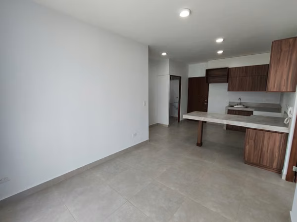 Se alquila apartamento en Rohrmoser. Al final del Boulevard y cerca del Colegio Británico.