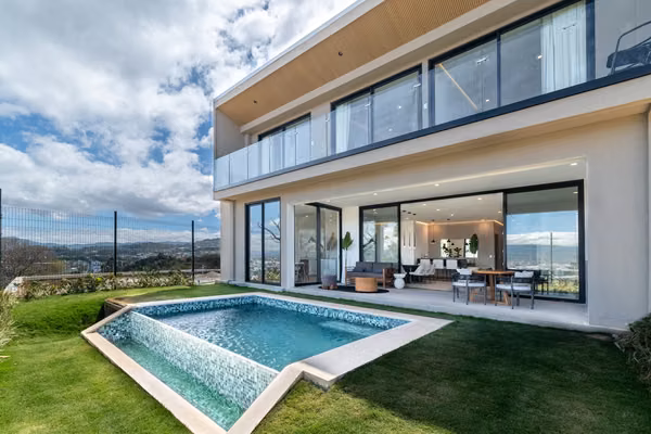 Espectacular Residencia Boutique en Santa Ana- HGM