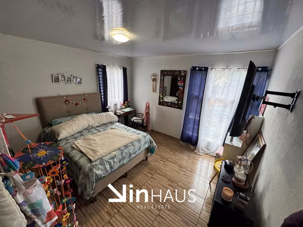 Venta de propiedad con 5 casas y un apartamento en San Rafael Arriba de Desamparados -EU (ID43587)