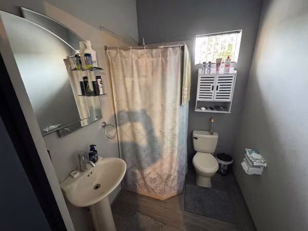 Venta de casa con dos apartamentos en condominio en San Antonio, Desamparados-EU (ID43637)