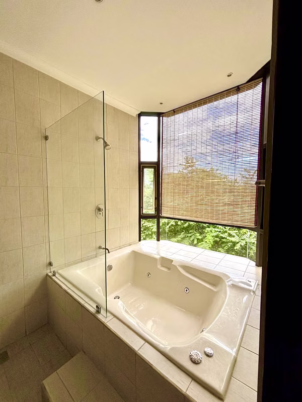 Se alquila departamento amueblado “Alta Gama”en Riverside | Escazú