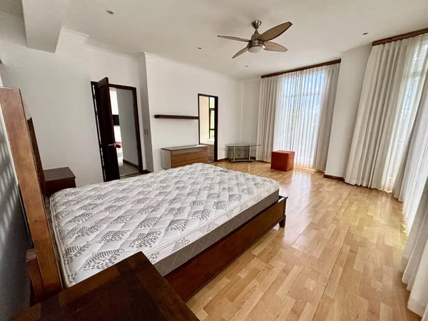 Se alquila departamento amueblado “Alta Gama”en Riverside | Escazú