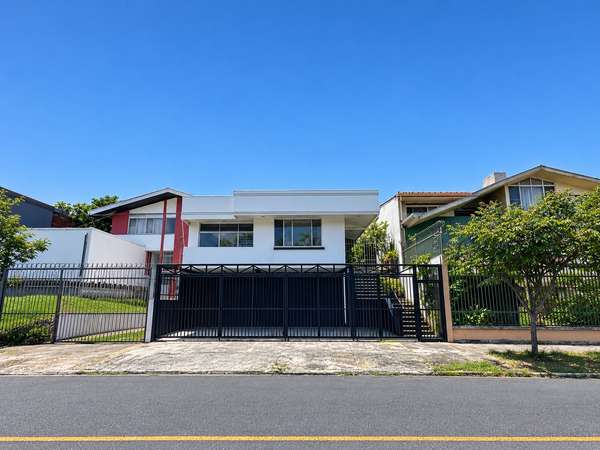 Office House in Barrio Francisco Peralta