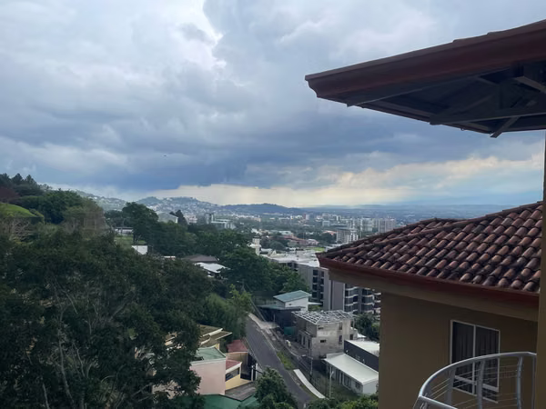 Apartment with an exceptional view of the central valley