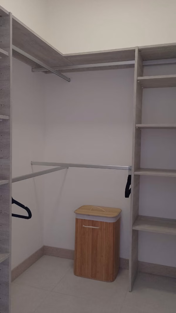 Alquiler de casa en Lindora: Arquitectura contemporánea y confort absoluto en Santa Ana (ref : 137)