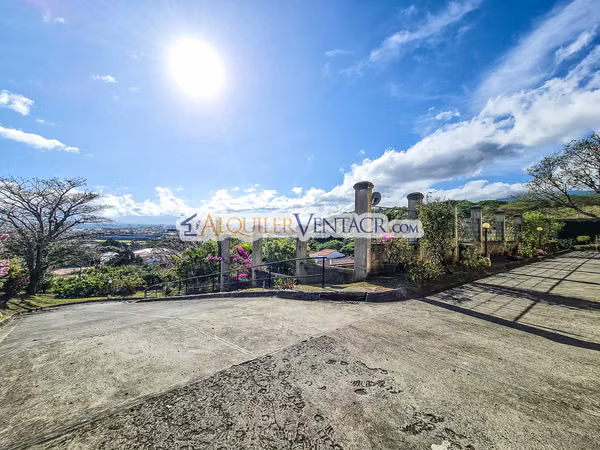 Condo de 350 m2 con full vista y terraza en Guachipelín Escazú