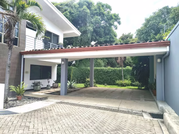 House furnished in Pozos - 124; 4 rooms, garden and 466 m ²