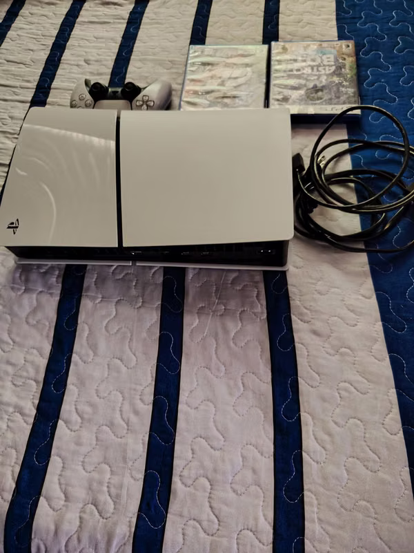PLAY STATION 5 SLIM COM DISK READER FROM A STORAGE BOX