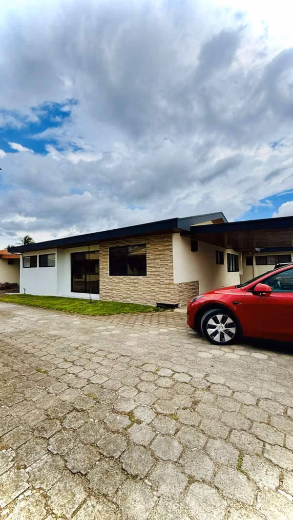 One-storey house in Condominio La Guaria, Moravia - 124; 4 rooms
