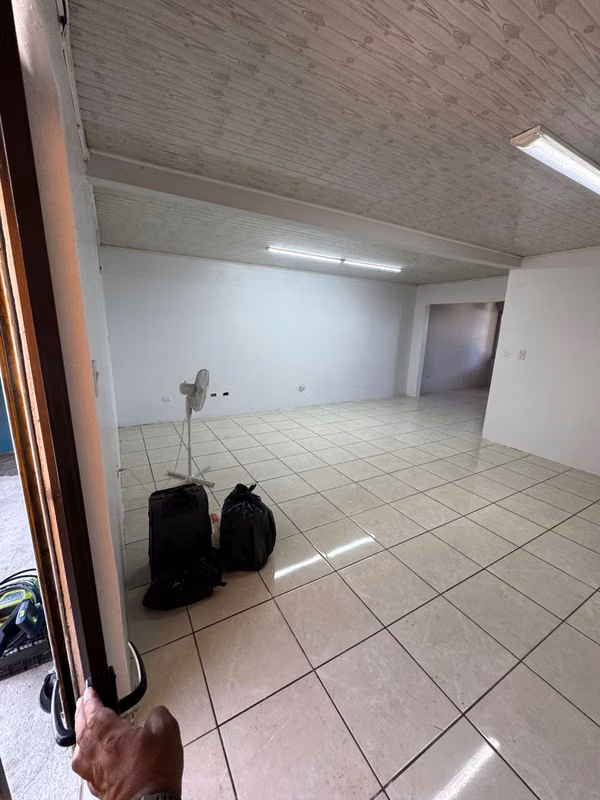 Rental premises for offices or commerce.