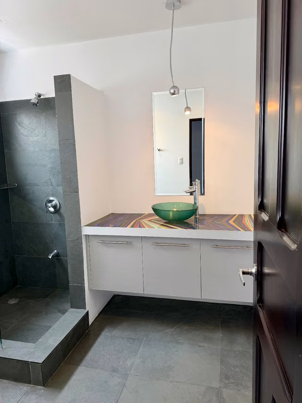 Fully remodeled 1 floor house in Escazu, 4 rooms and large gardens