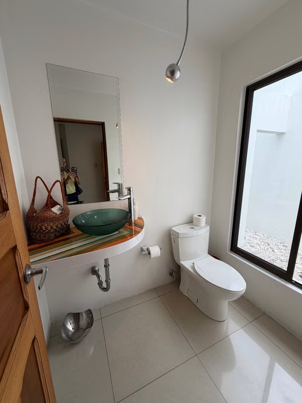 Fully remodeled 1 floor house in Escazu, 4 rooms and large gardens