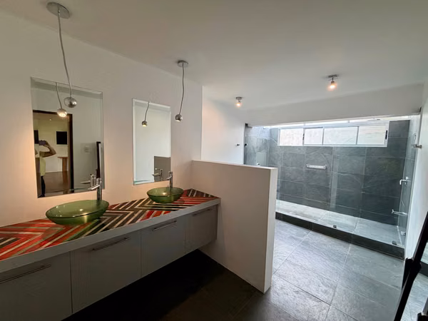 Fully remodeled 1 floor house in Escazu, 4 rooms and large gardens