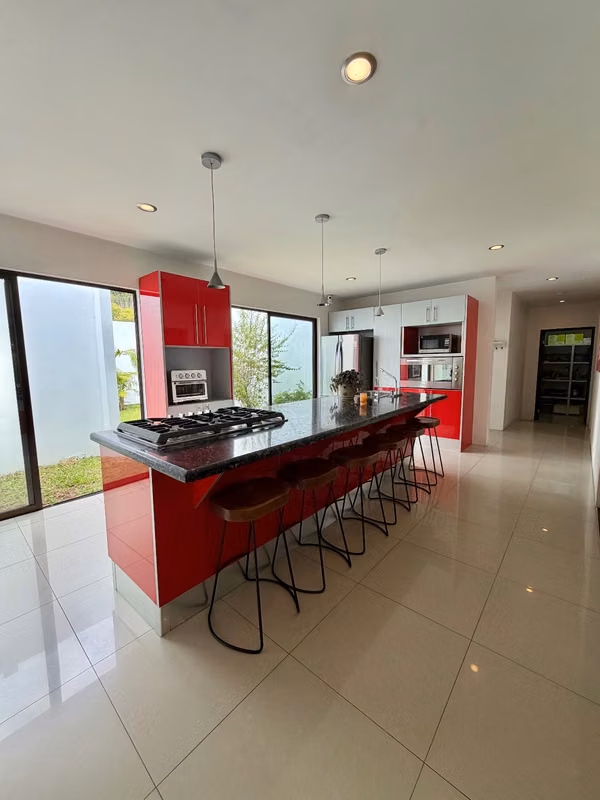Fully remodeled 1 floor house in Escazu, 4 rooms and large gardens