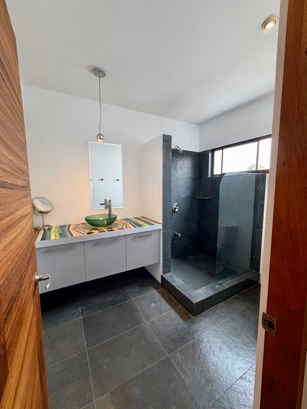 Fully remodeled 1 floor house in Escazu, 4 rooms and large gardens
