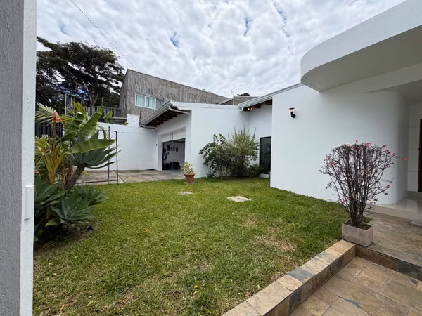 Fully remodeled 1 floor house in Escazu, 4 rooms and large gardens