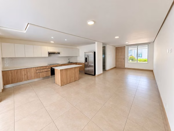 ALQUILER DE CASA CON LINEA BLANCA EN CONDOMINIO LA VITA, ESCAZÚ 