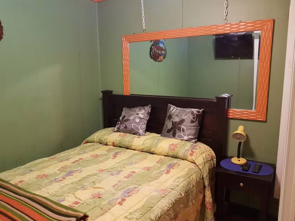 Apartamento amueblado con servicios  por temporada corta para dos .