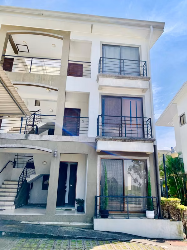 Esquisito Condominio amueblado full moderno