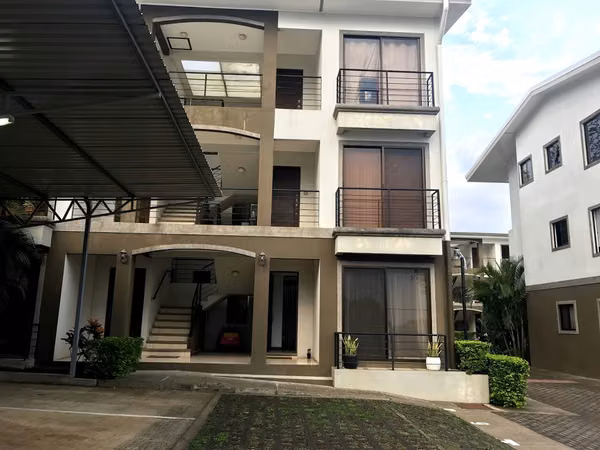 Esquisito Condominio amueblado full moderno