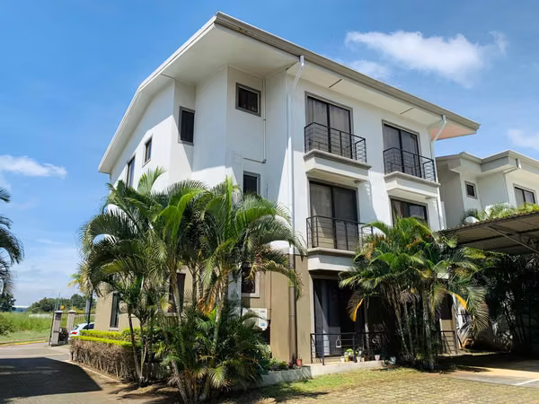Esquisito Condominio amueblado full moderno